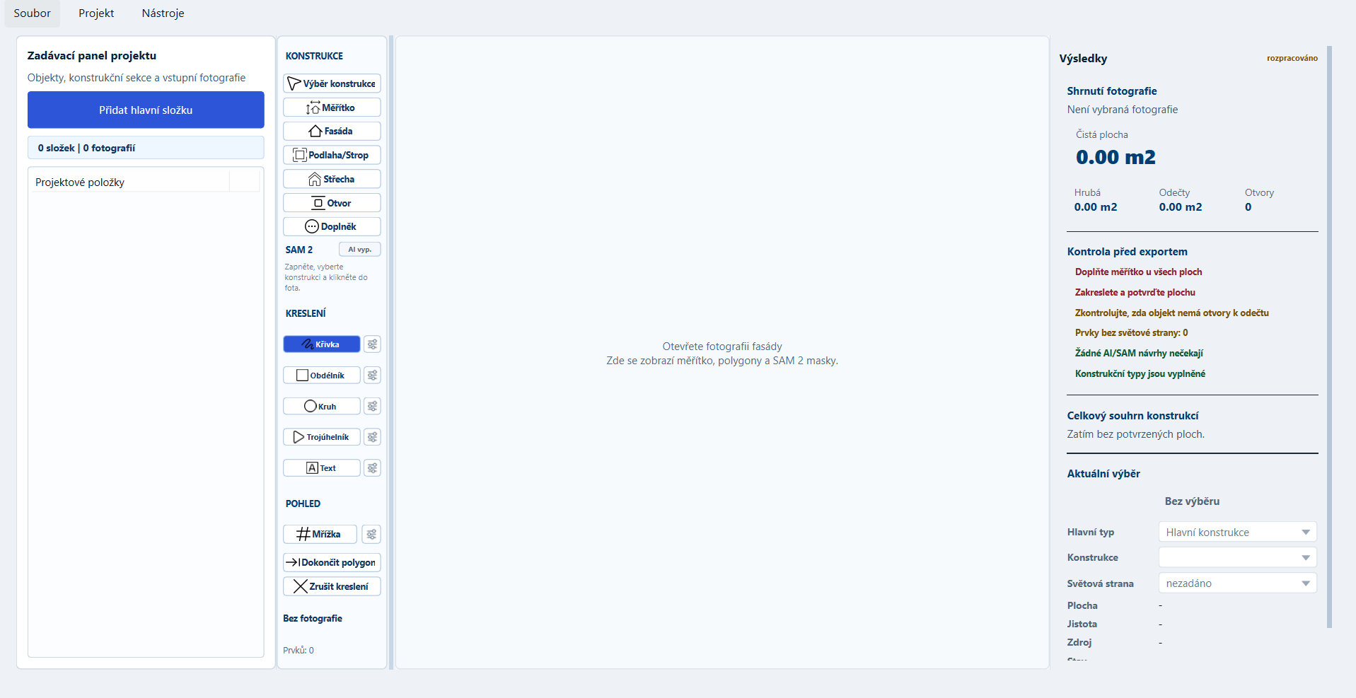 Screenshot aplikace SamMetry se zadávacím panelem projektu, nástroji pro konstrukce, pracovní plochou a výsledky.
